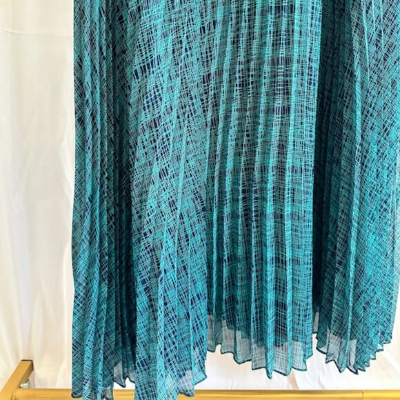 Halogen/Nordstrom Women's Plus 24W Blue/Green Patterned Dress with Pleated Skirt - Picture 8 of 10